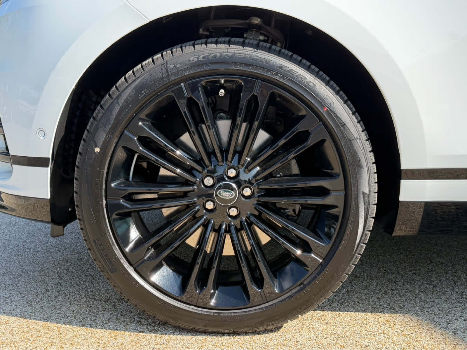 New 2026 Fuji White Land Rover Belgravia Edition image 7