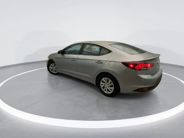 Used 2020 Silver Hyundai SE image 4