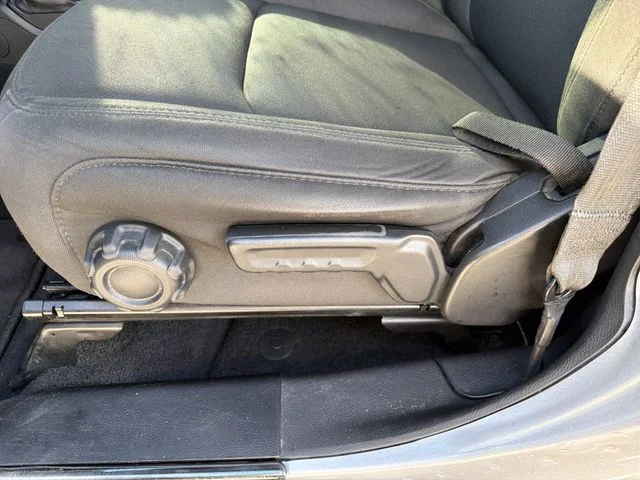 Used 2020 Silver Jeep Altitude image 20