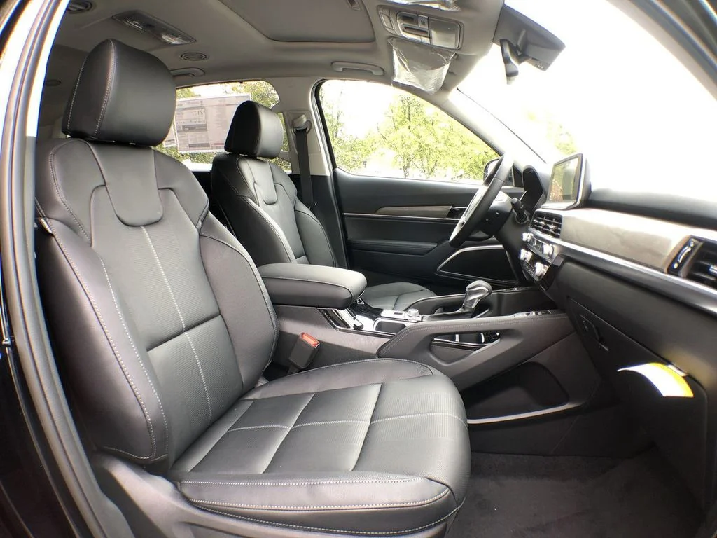 Used 2022 Black Kia EX image 46