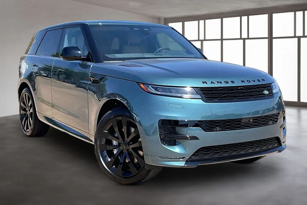 New 2026 Green Land Rover Dynamic SE image 2