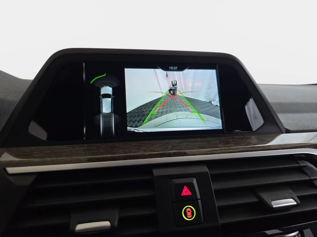 Used 2019 Silver BMW xDrive30i image 25