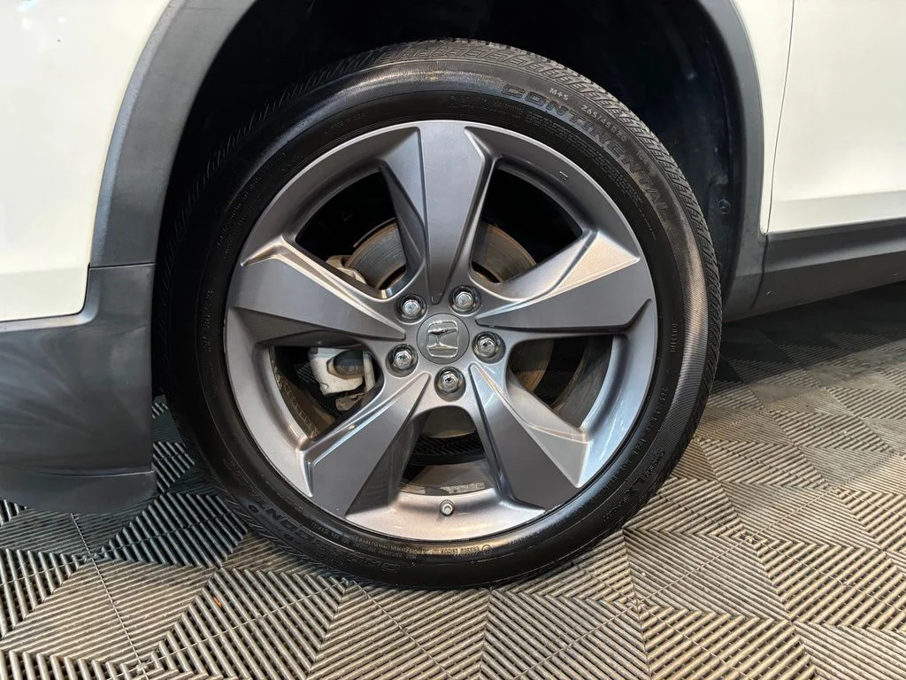 Used 2019 White Diamond Pearl Honda Touring image 27
