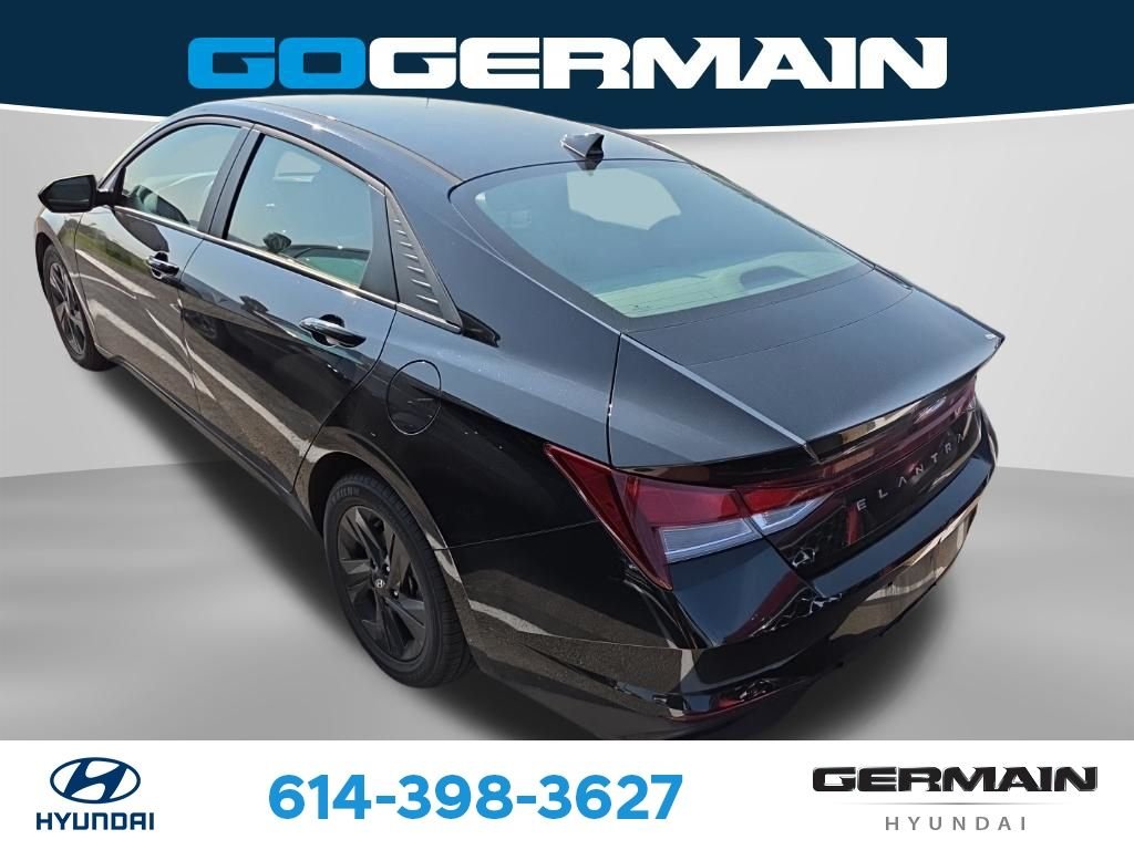 Used 2023 Black Hyundai SEL image 7