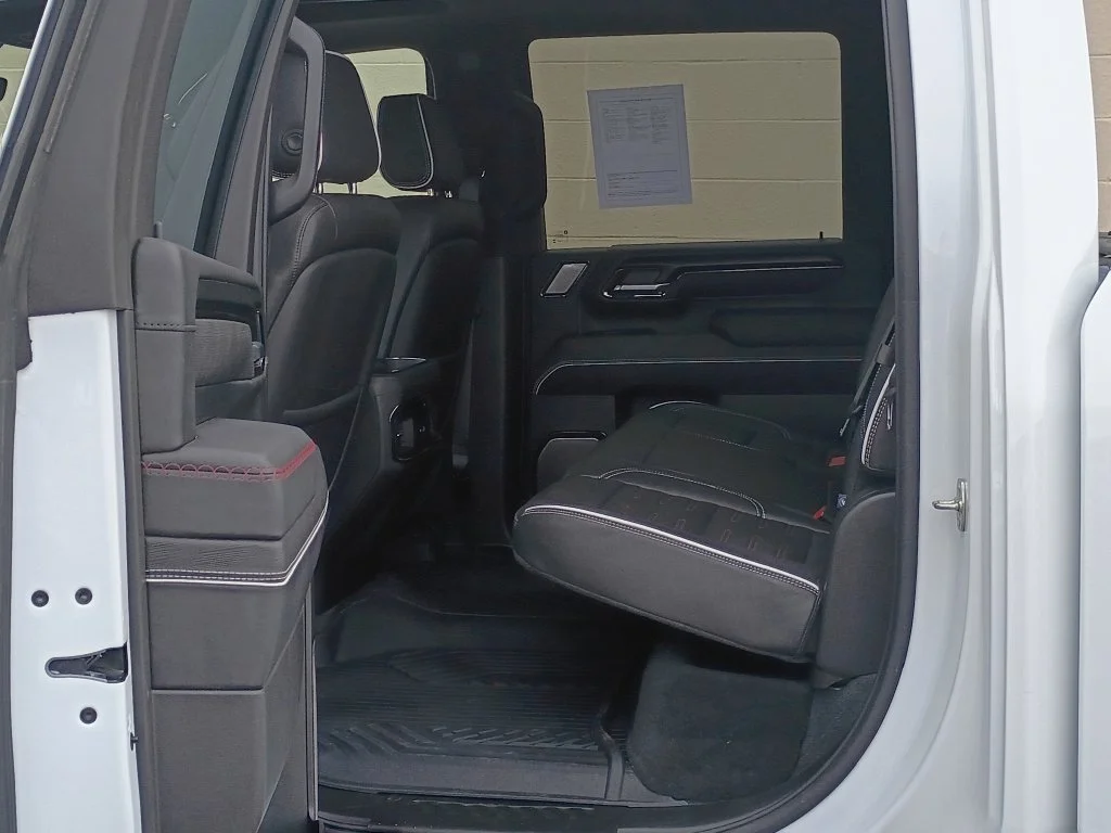 Used 2025 White GMC AT4X image 17