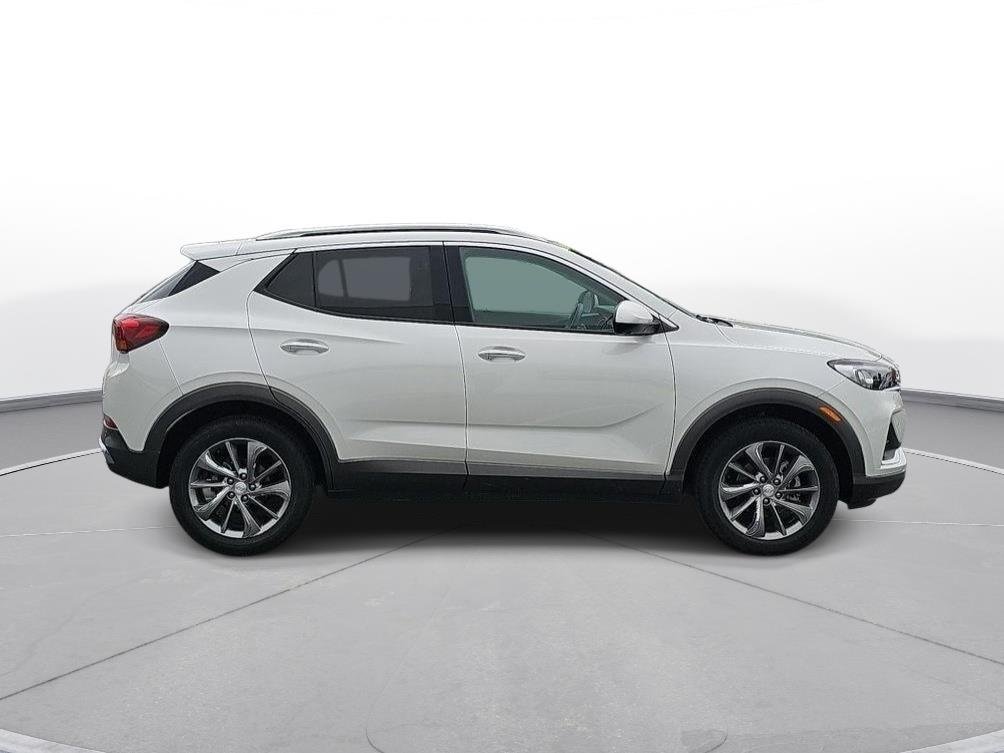 Used 2022 White Frost Tricoat Buick Essence image 5