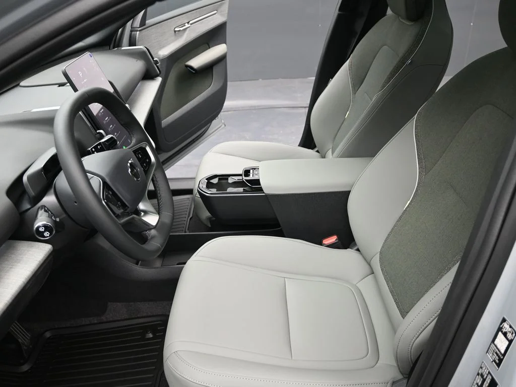 New 2026 Vapour Grey Volvo Twin Motor Cross Country Ultra image 10