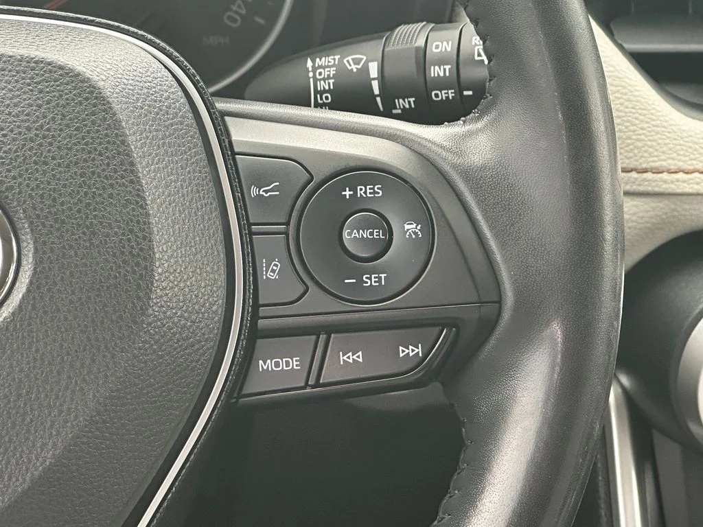 Used 2019 Gray Toyota XLE Premium image 21