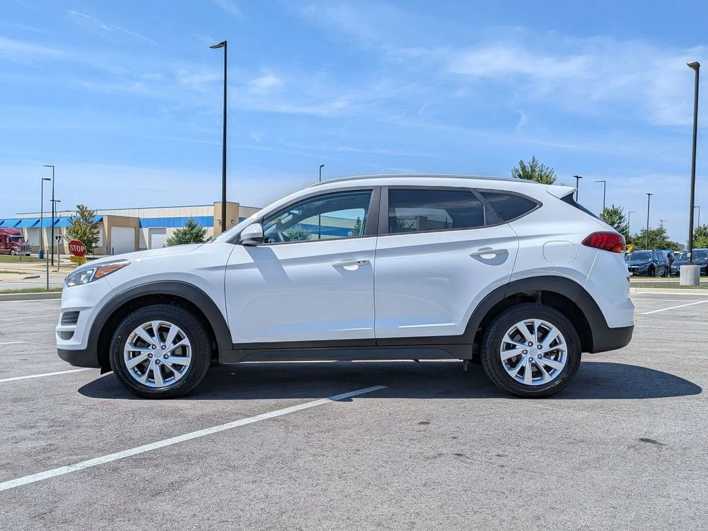 Used 2019 White Hyundai Value image 4