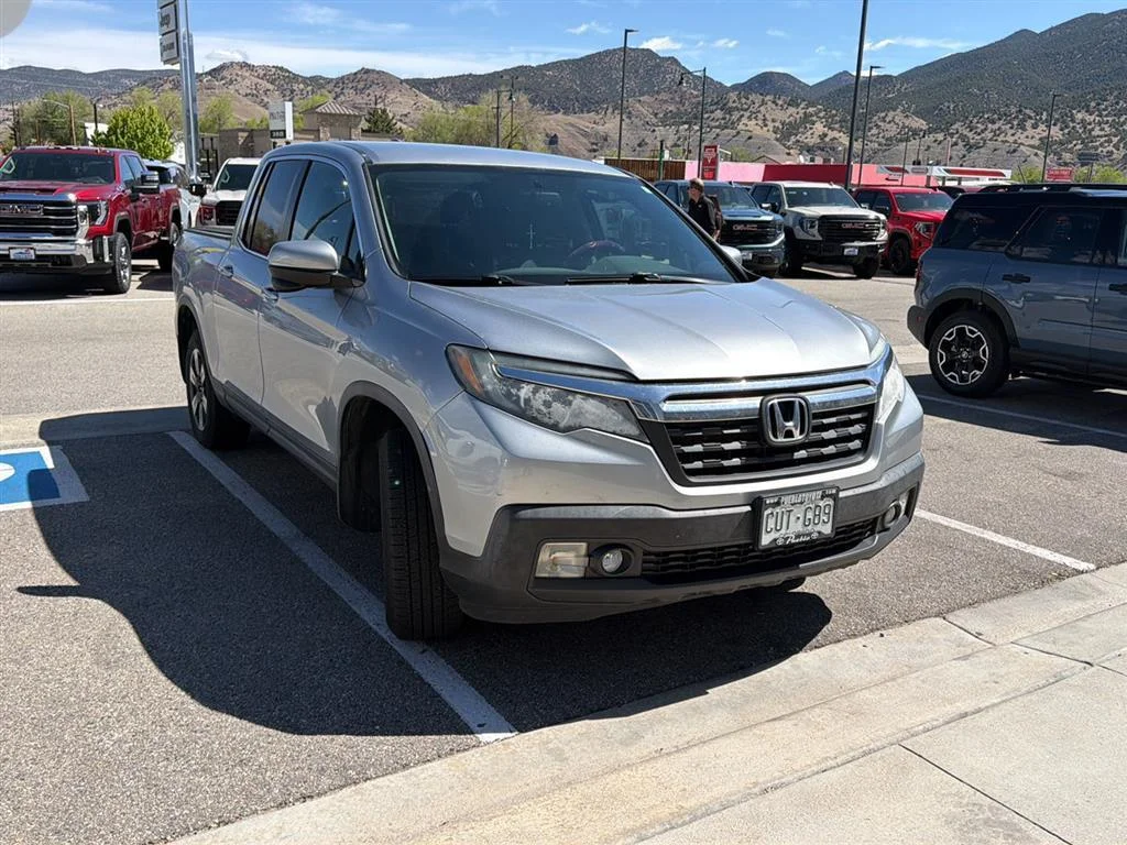 Used 2017 Lunar Silver Metallic Honda RTL-T image 2