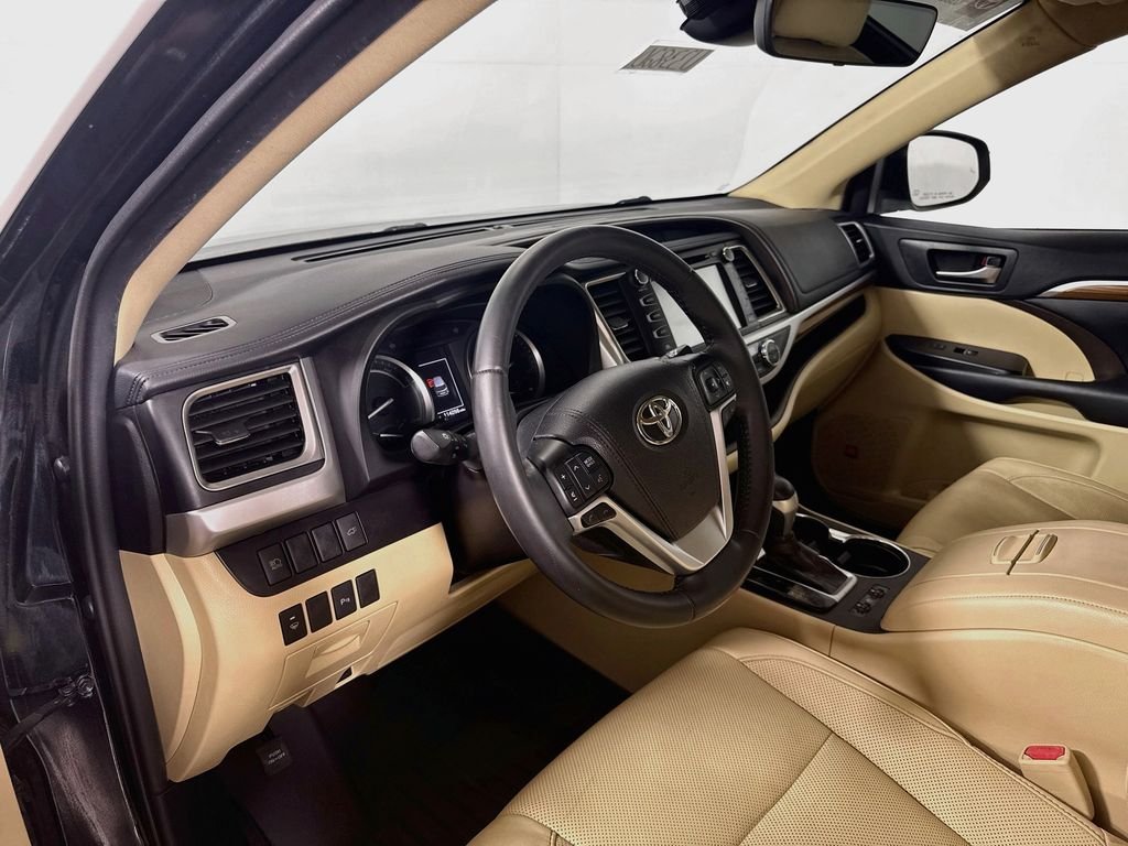 Used 2019 Midnight Black Metallic Toyota Hybrid Limited image 10