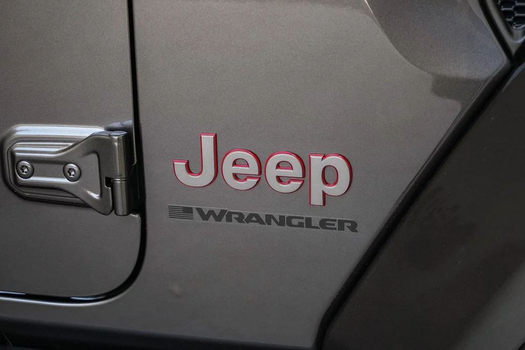 New 2026 Granite Crystal Metallic Clear-Coat Exterior Paint Jeep Rubicon X image 9