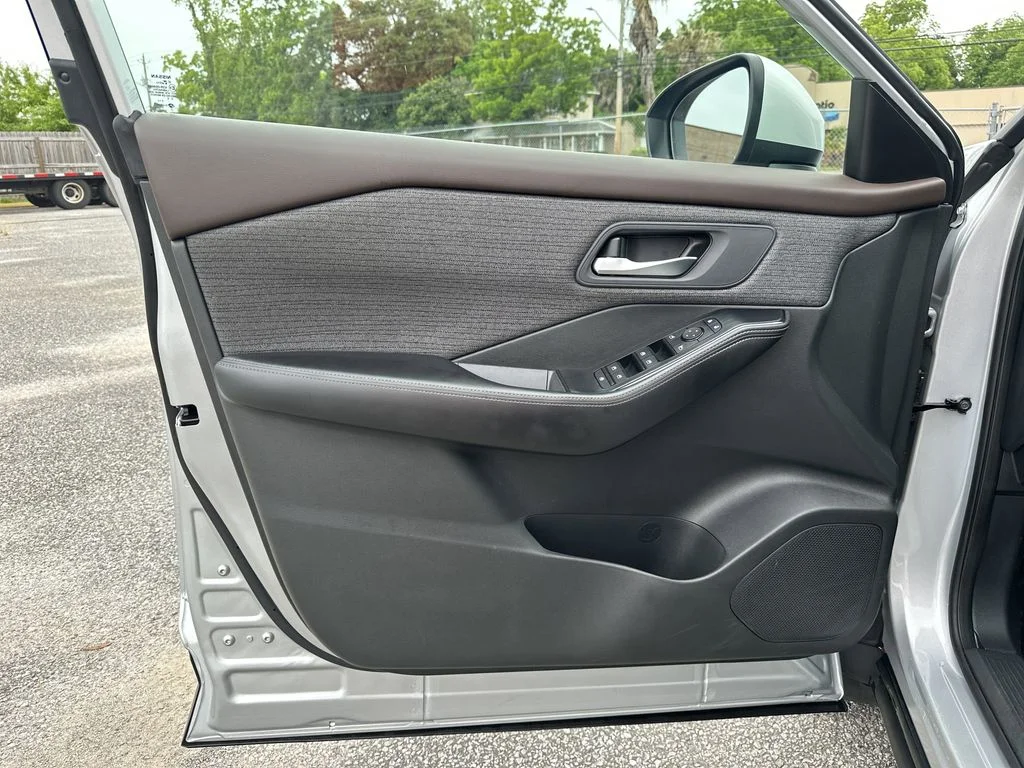 2023 Nissan Rogue SV - Photo 11