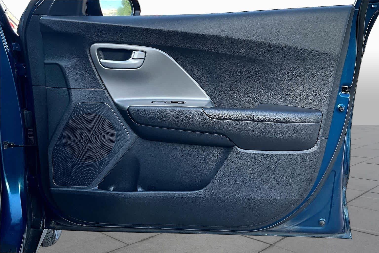 Used 2019 Deep Cerulean Kia LX image 22