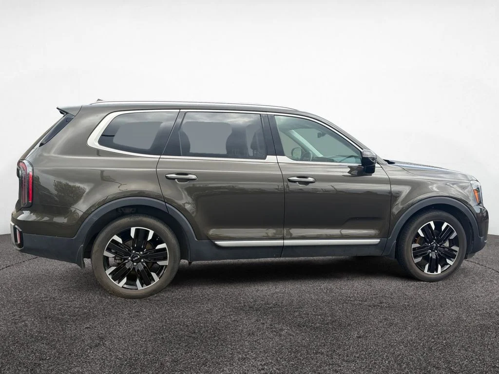 Used 2023 Green Kia SX-Prestige image 6