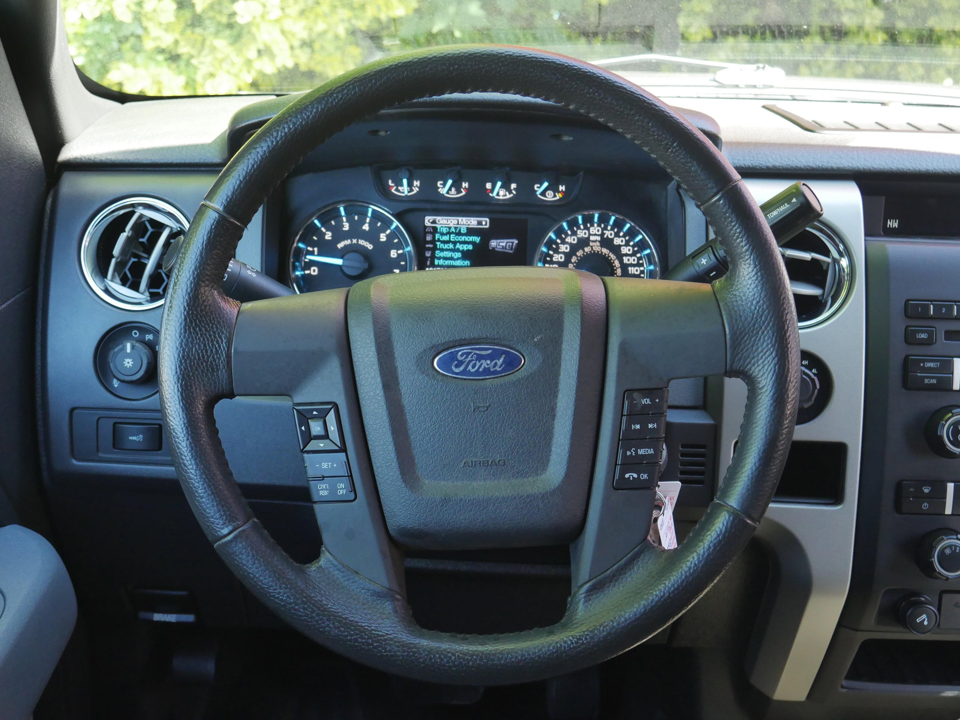 Used 2011 Dark Blue Pearl Metallic Ford XLT image 6