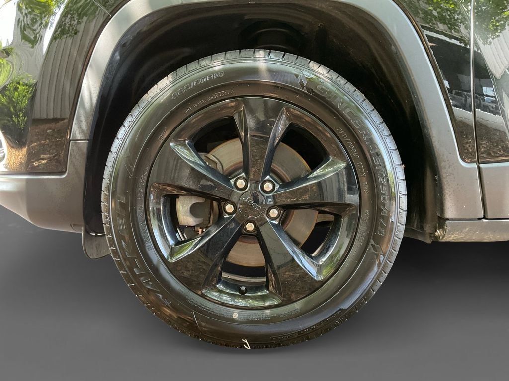 Used 2019 Black Jeep Latitude Plus image 15