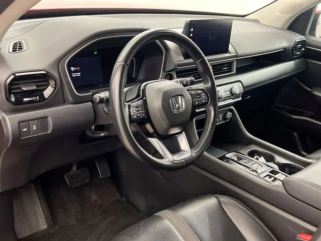 Used 2023 Red Honda EX-L image 7