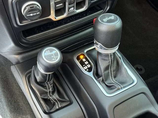 Used 2022 White Jeep Unlimited Sahara image 17