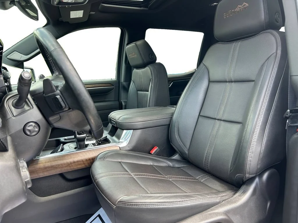 Used 2023 Iridescent Pearl Tricoat Chevrolet High Country image 28