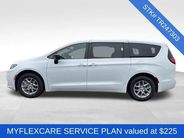 New 2026 Bright White Clear-Coat Exterior Paint Chrysler Select image 4