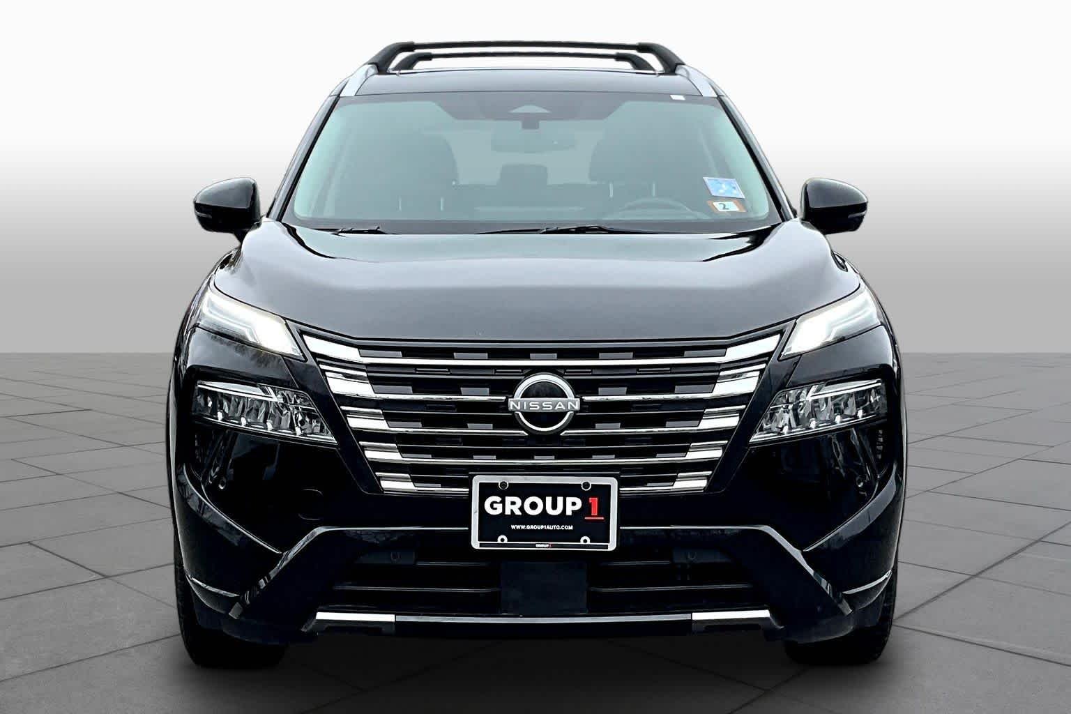 Used 2025 Super Black Nissan Platinum image 8