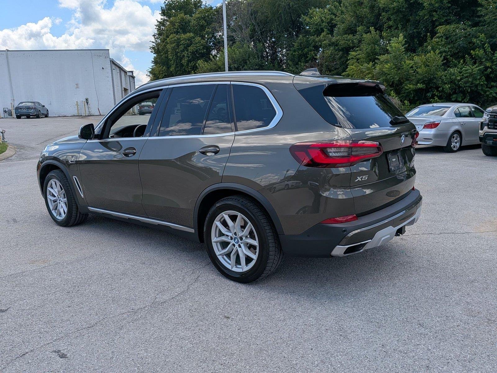 Used 2022 Manhattan Green Metallic BMW xDrive45e image 3