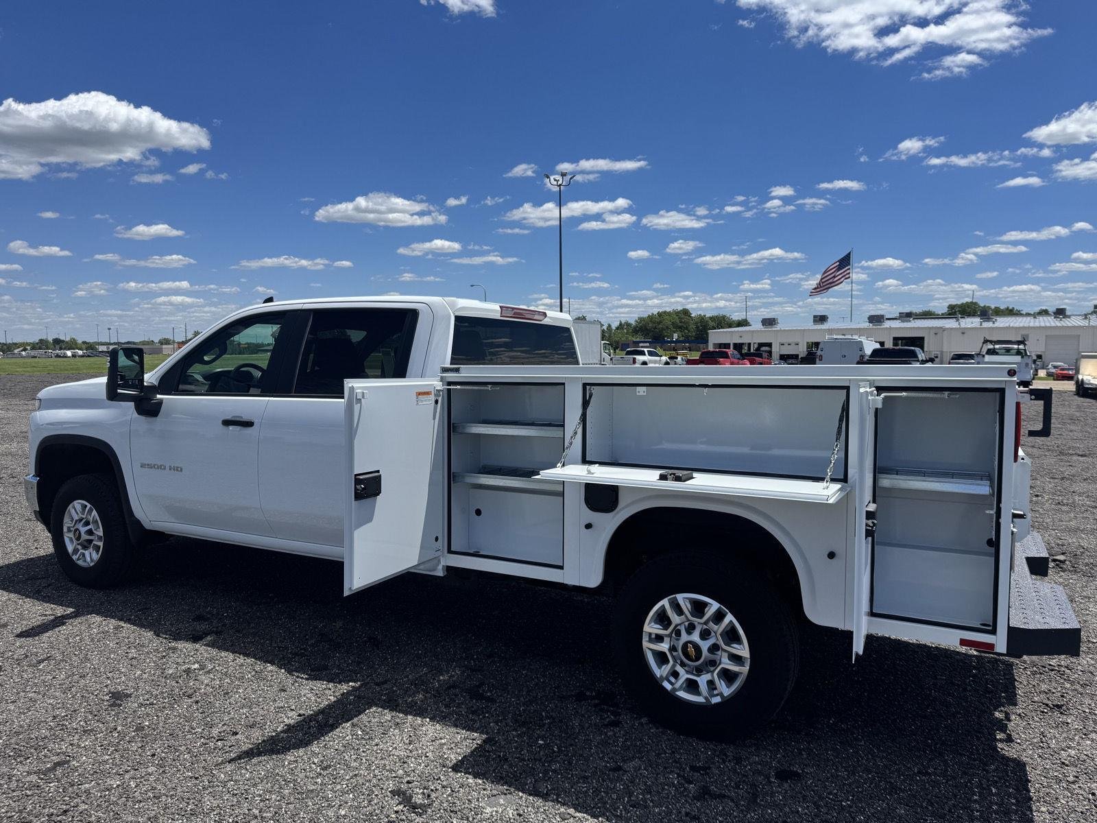New 2026 Summit White Chevrolet WT image 6