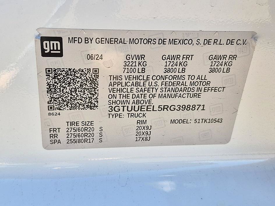 Used 2024 Summit White GMC AT4 image 39