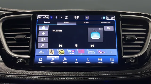 Used 2025 Diamond Black Chrysler Limited image 31
