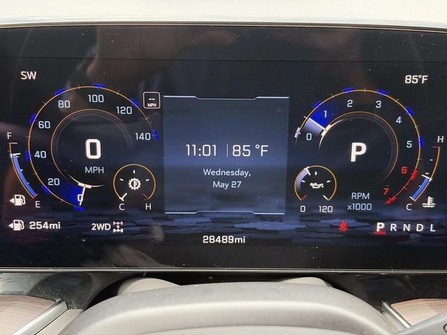 Used 2025 Gray Chevrolet Z71 image 21