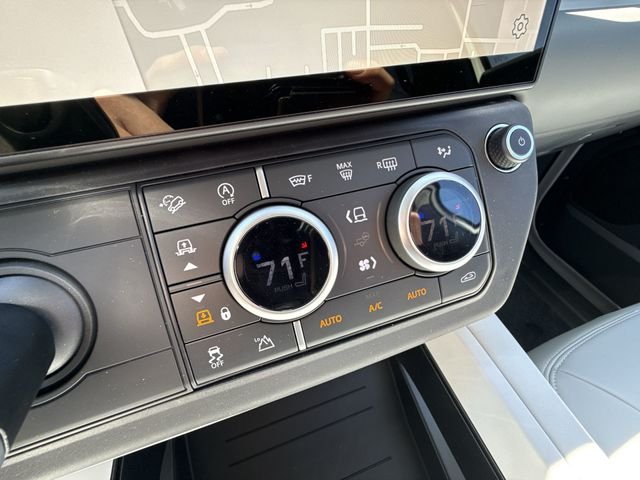 2026 Land Rover Defender X-Dynamic SE - Photo 18