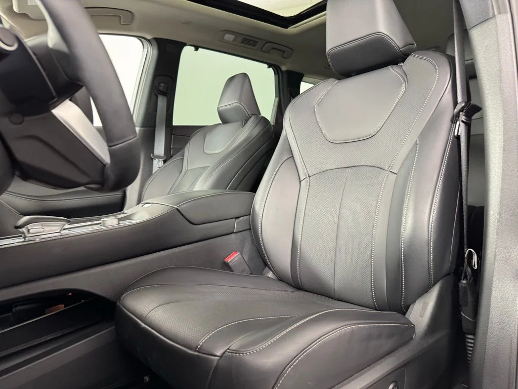 Certified Used 2026 Gray INFINITI LUXE image 13