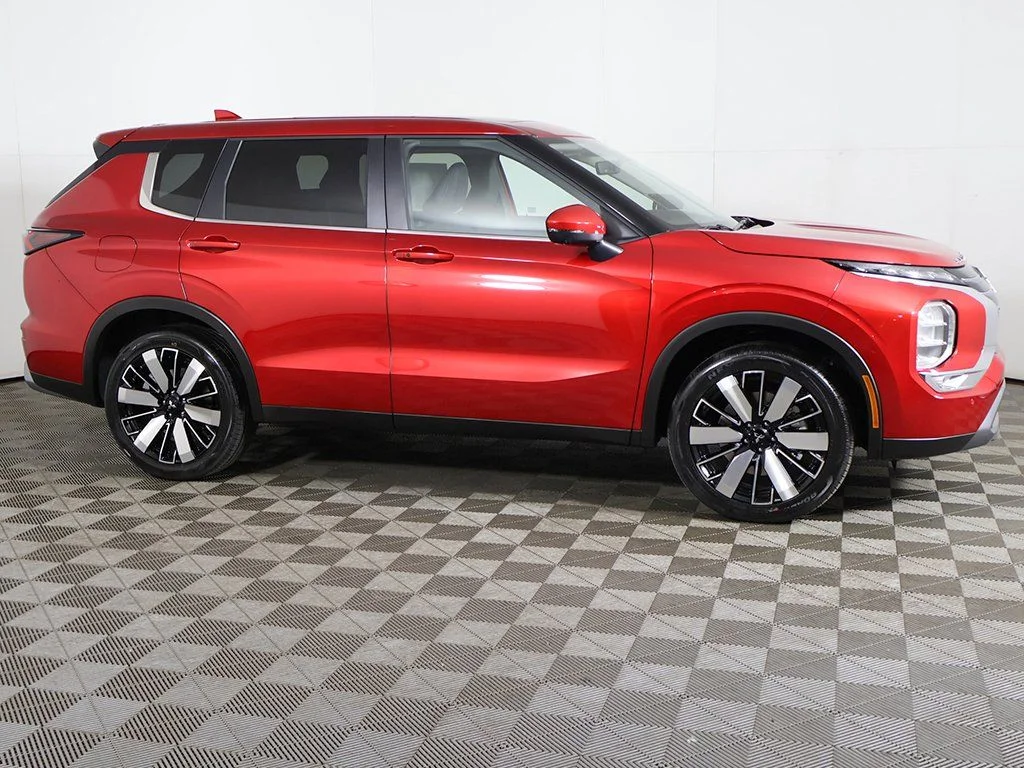2025 Mitsubishi Outlander SE - Photo 17