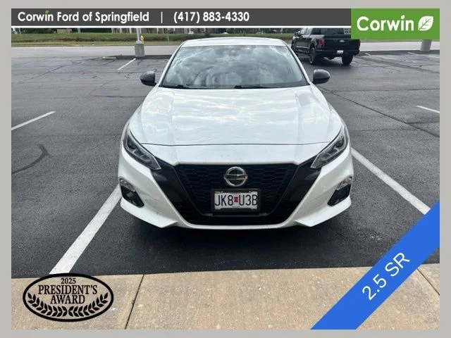 Used 2022 White Nissan 2.5 SR image 1