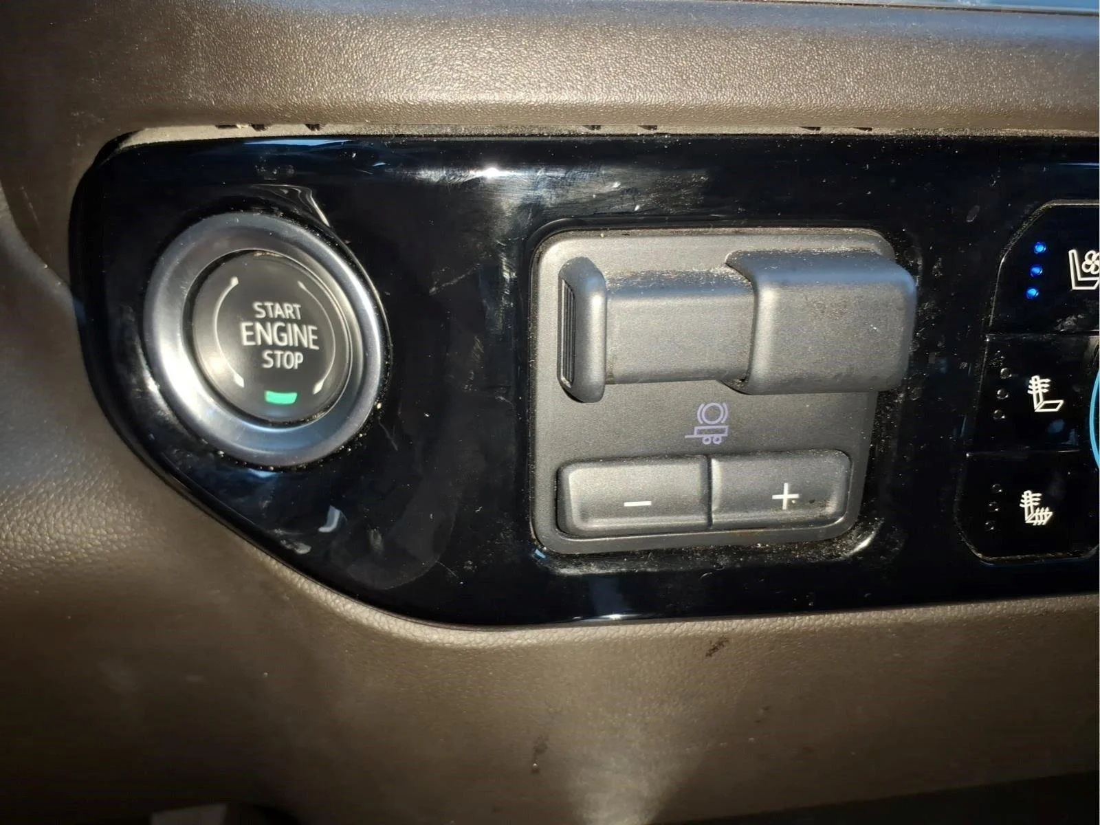 Used 2023 SUMMIT WHITE Chevrolet LTZ image 30