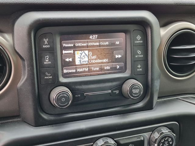 Used 2021 Silver Jeep Unlimited Sport image 17