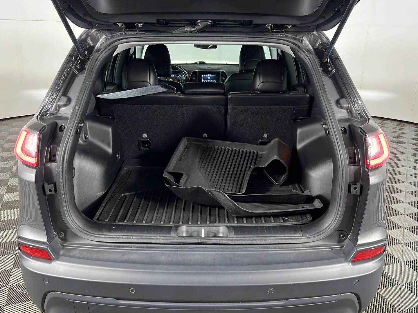 Used 2021 Gy Jeep Latitude Plus image 34