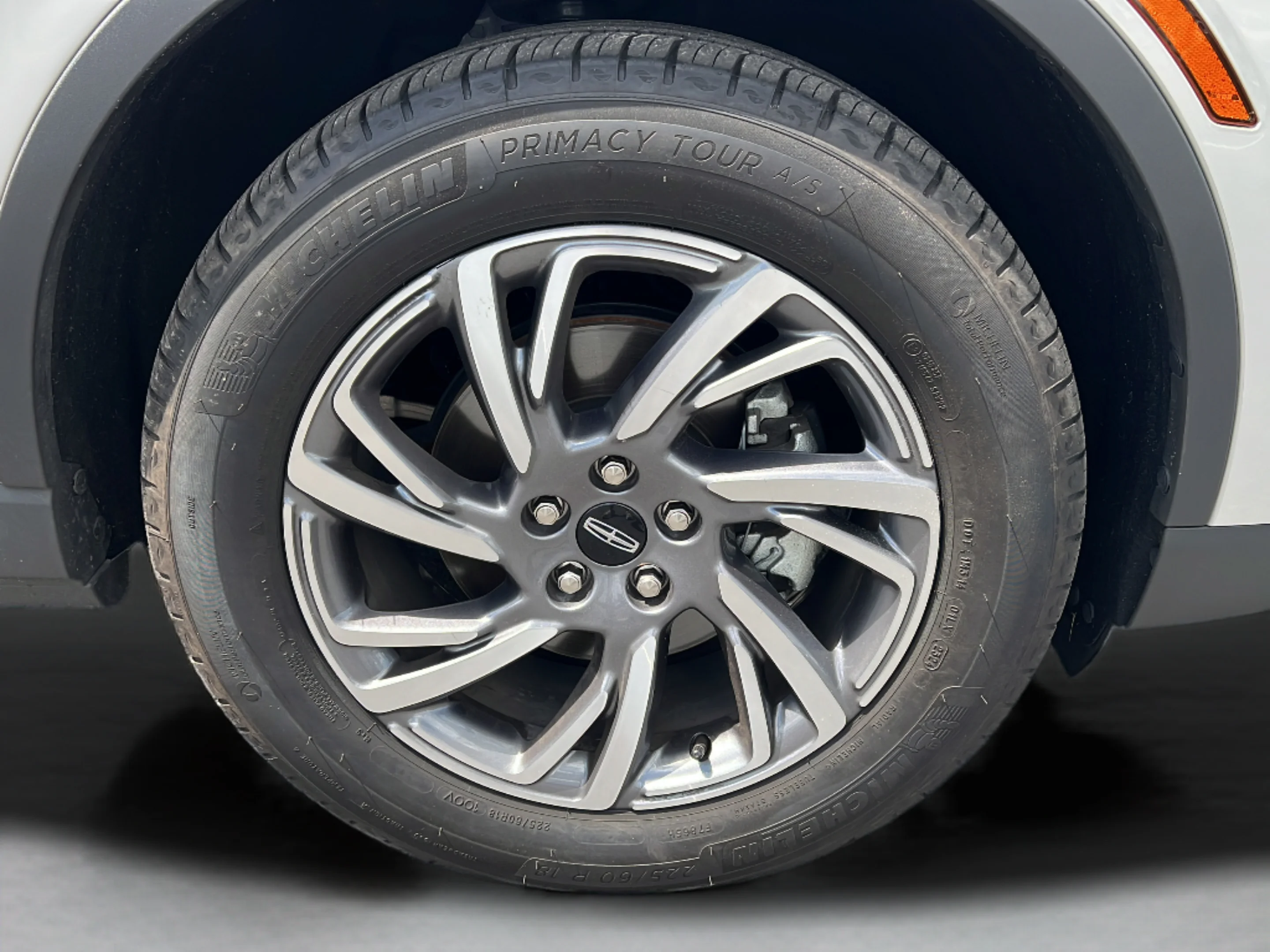 Used 2024 Pearl Metallic Lincoln Premiere image 26