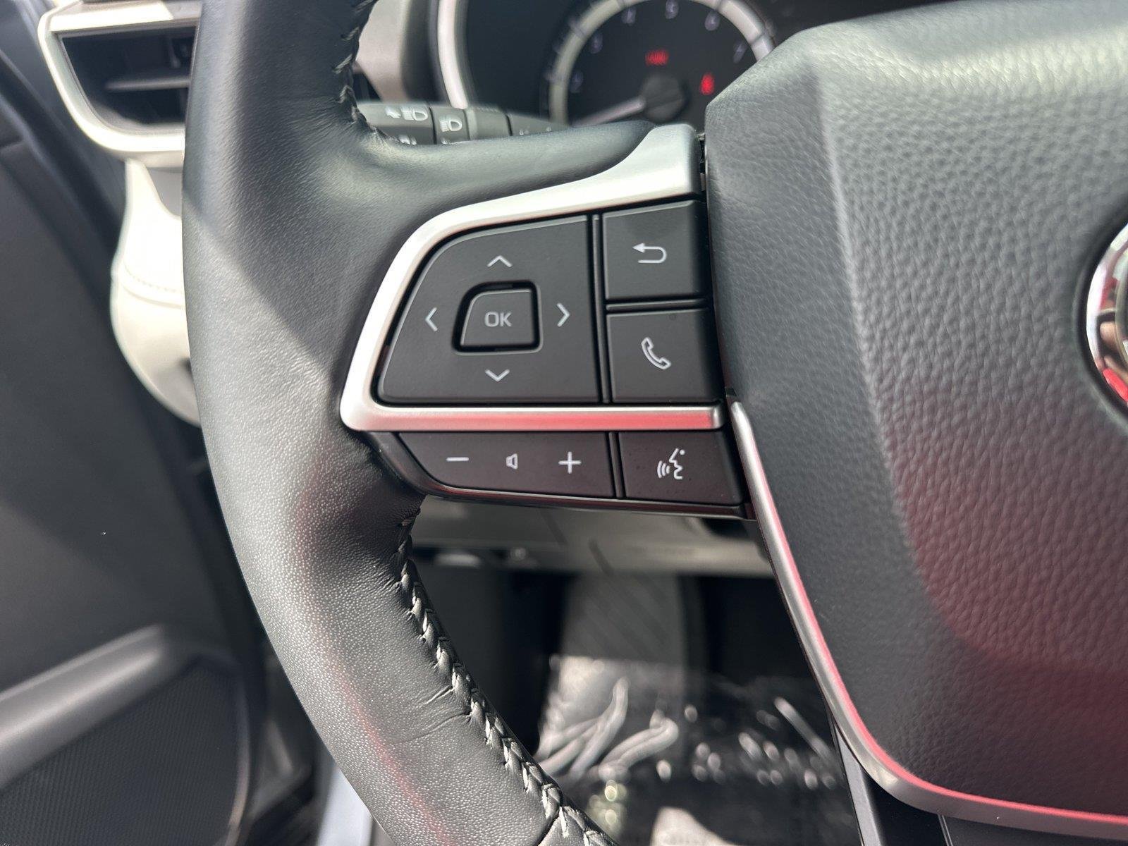 Used 2023 Moon Dust TOYOTA XLE image 10