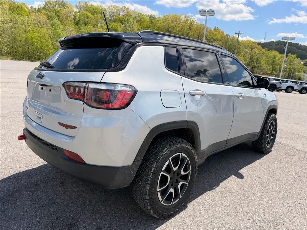 Used 2024 Silver Zynith Metallic Clearcoat Jeep Trailhawk image 6