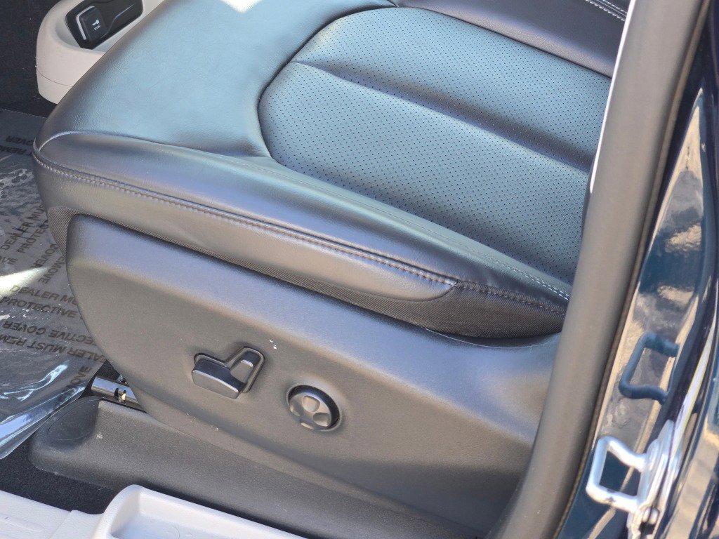 2024 Chrysler Pacifica PHEV Select - Photo 23
