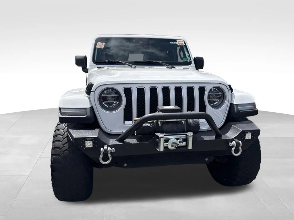 Used 2020 White Jeep Unlimited Sahara image 4