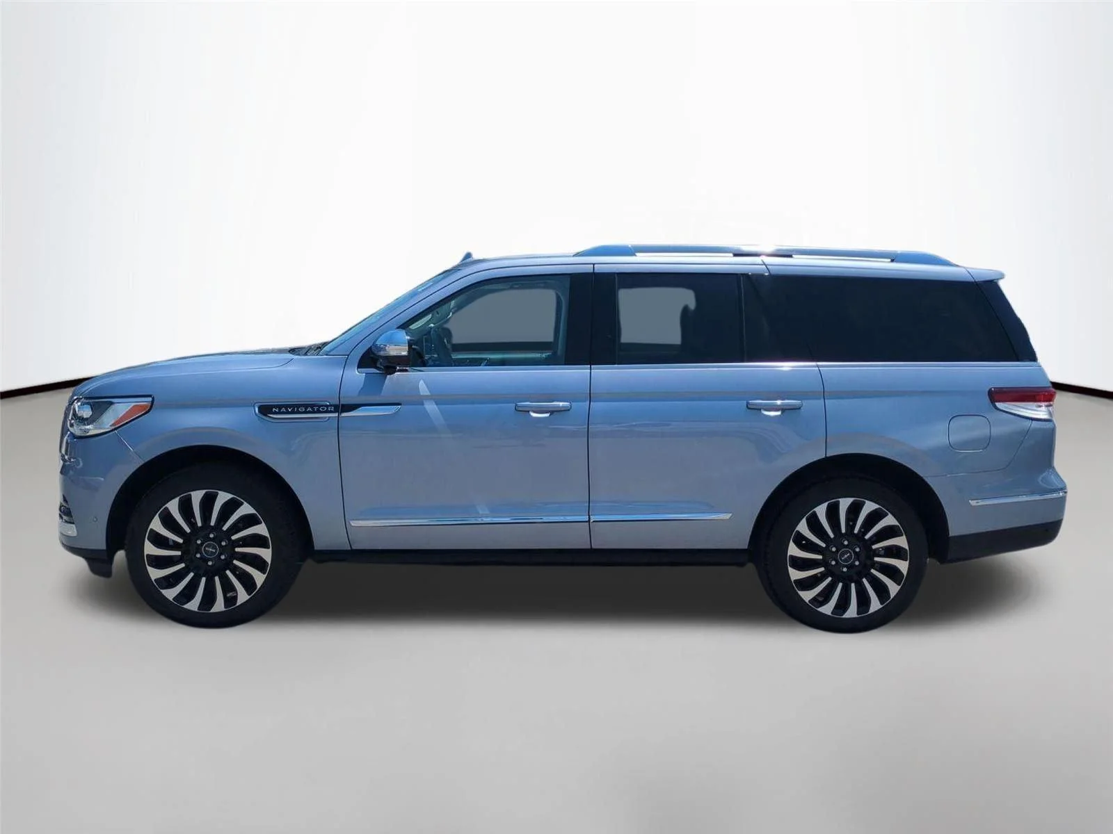Used 2022 Chroma Crystal Blue Metallic Premium Colorant Lincoln Black Label image 2