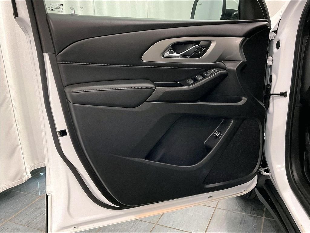 Used 2023 Summit White Chevrolet LT image 9