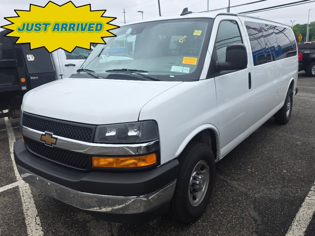 2025 Chevrolet Express 3500 LT Extended's photo