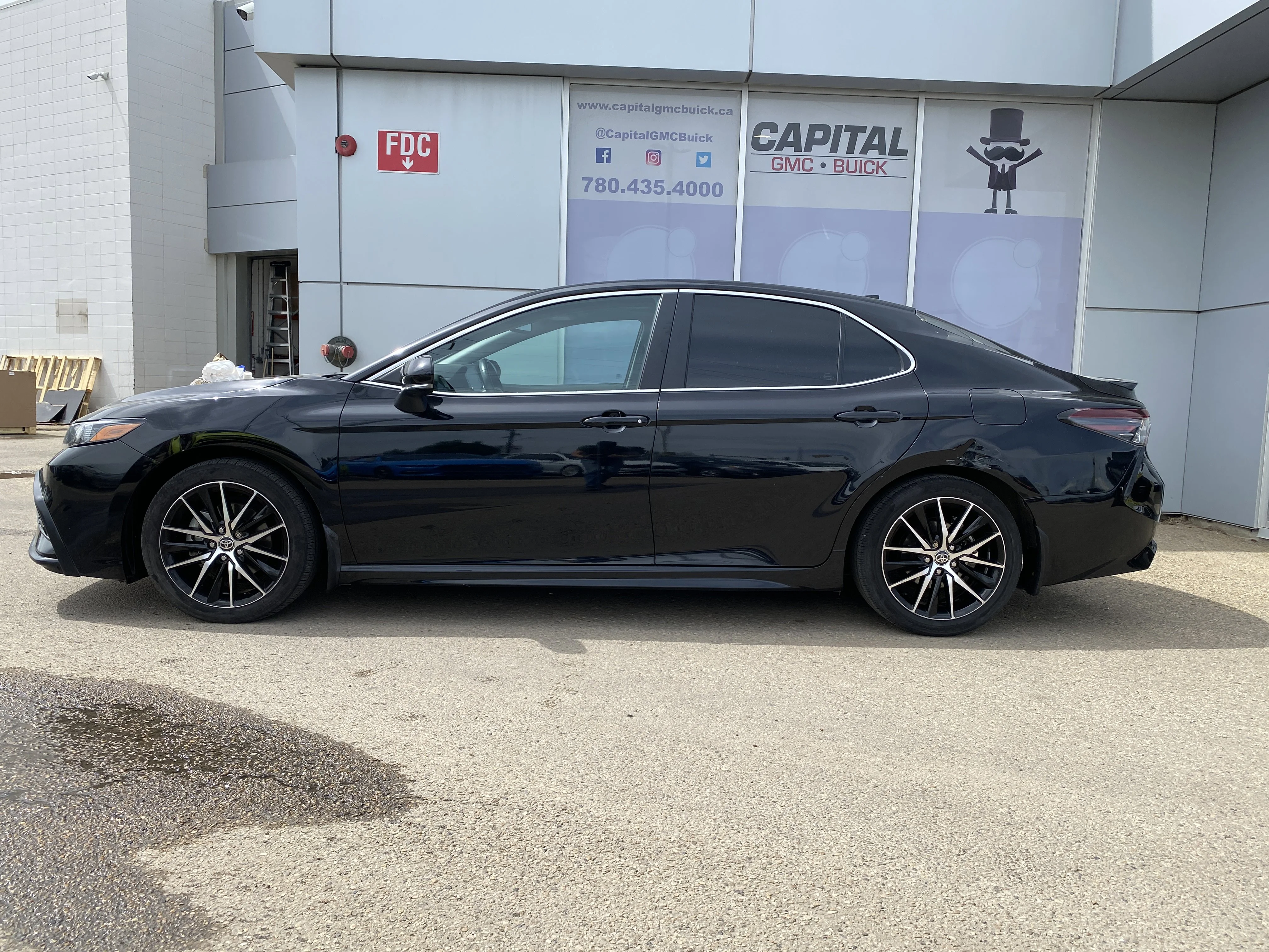 Certified Used 2024 Black Toyota SE Auto AWD * LEATHER* SUNROOF* AUTO HIGHBEAMS * image 2
