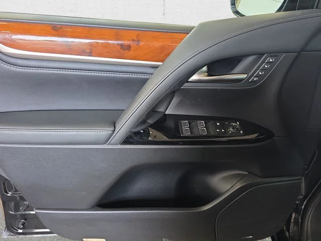 Used 2018 Onyx Black Lexus 570 image 30