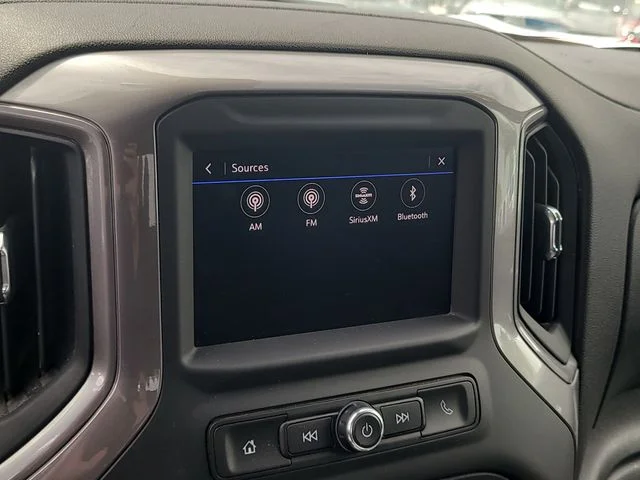 Used 2024 White Chevrolet Custom image 23