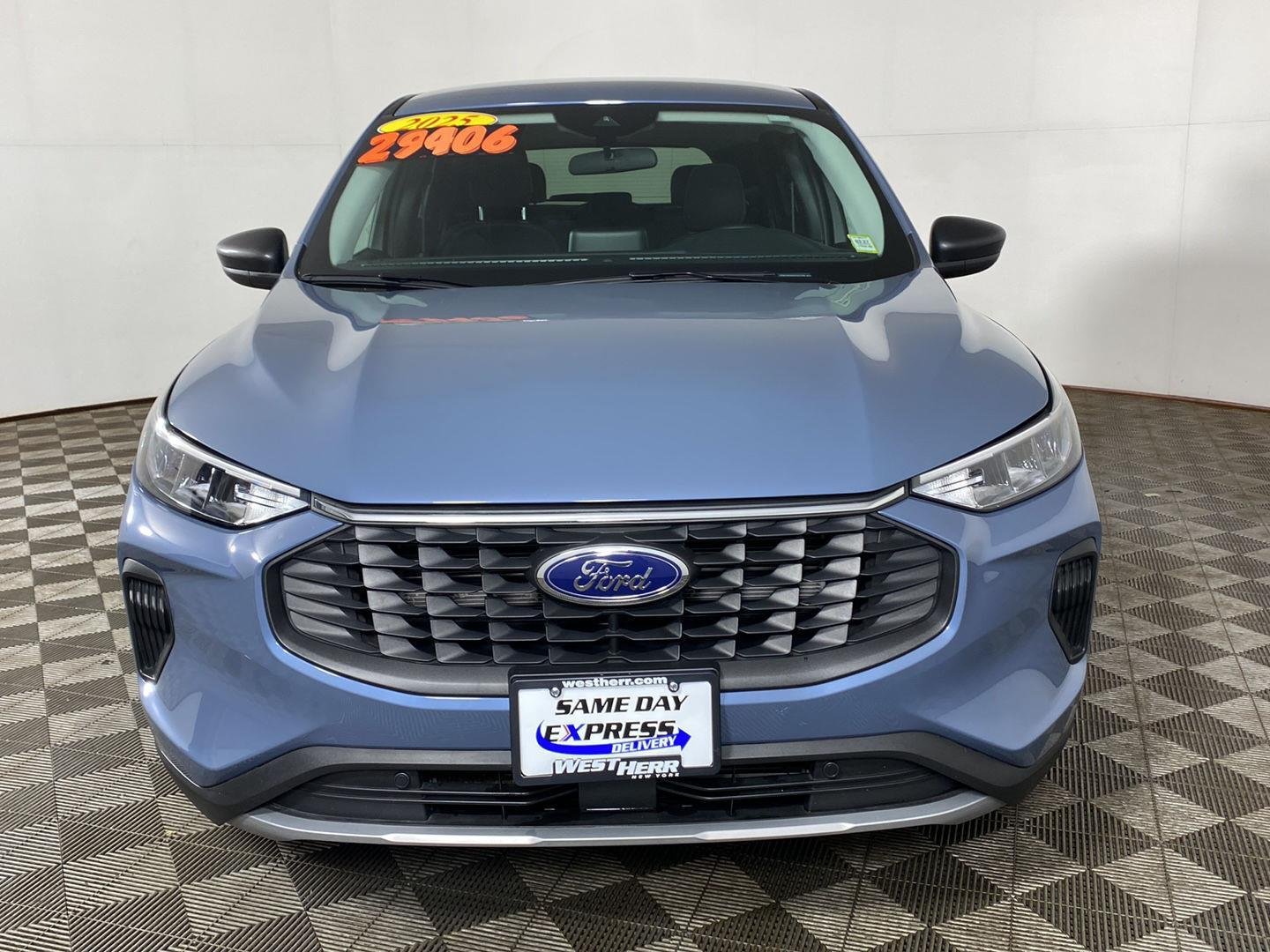 Used 2025 Vapor Blue Ford Active image 22